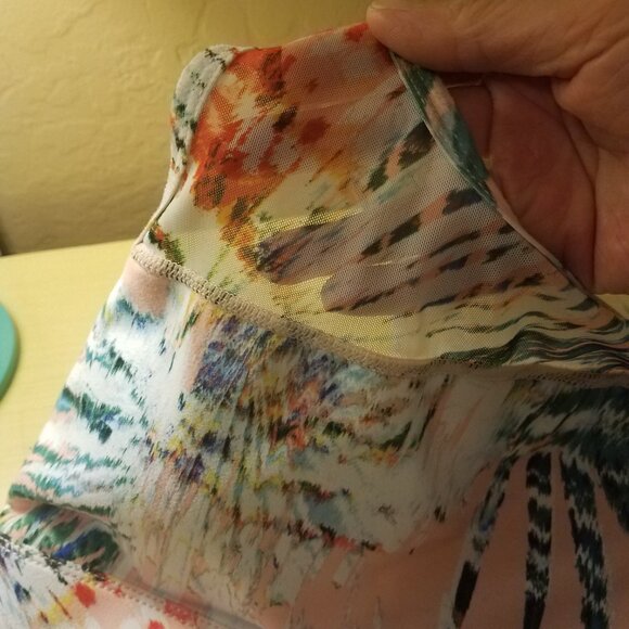 Fabletics Tropical Print Sports Bra - Picture 8 of 9